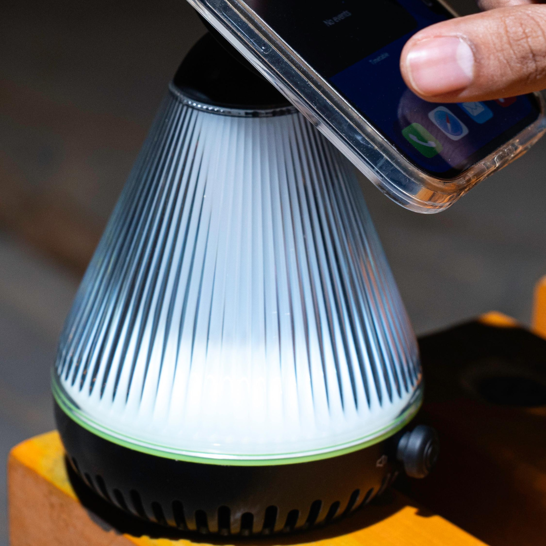 Goui Lantern Chargeur Sans Fil avec Lampe et Haut-Parleur