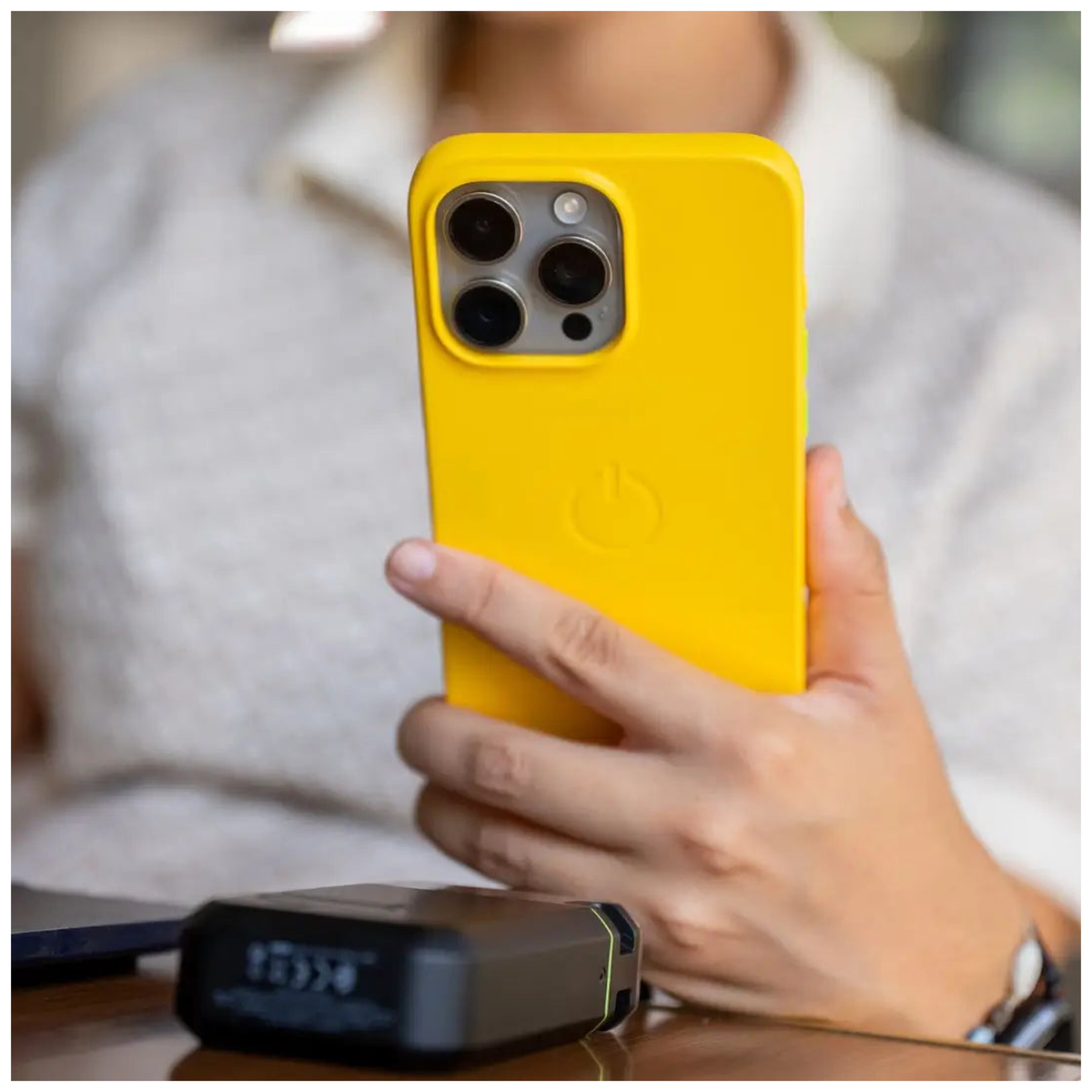 Goui Coque iPhone 14 Pro Max Jaune soleil avec MagSafe - Photo 5