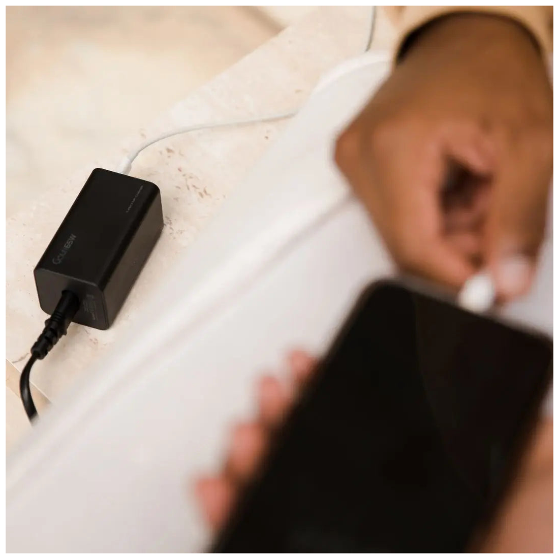 Goui Tank Chargeur de Bureau Super Rapide 4 Ports 65W - Photo 1